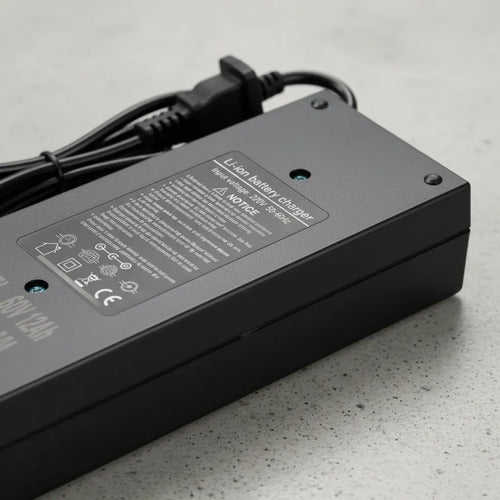 Cargador Bateria 60v 20ah Moto Electrica Accesorios Negro