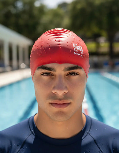 Gorra Natación Adultos Moaki Kiroa Mini Logo Silicona Color Rojo Diseño De La Tela Lisa