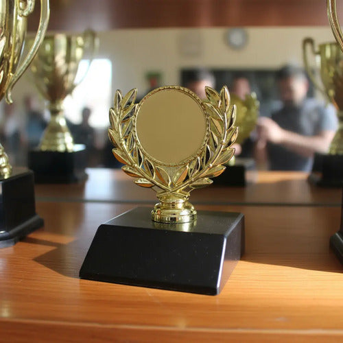 Copa Mini Laureles Trofeo Pequeño Decorativo Reconocimiento Dorado