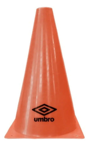 Cono De Entrenamiento 23cm Apilable Y Lavable Umbro Naranja