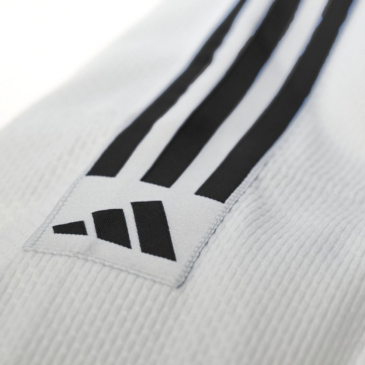 Uniforme Judo Adidas Club Sin Cinturon Algodon Poliester Tejido Reforzado Intermedio Avanzado Blanco J350P
