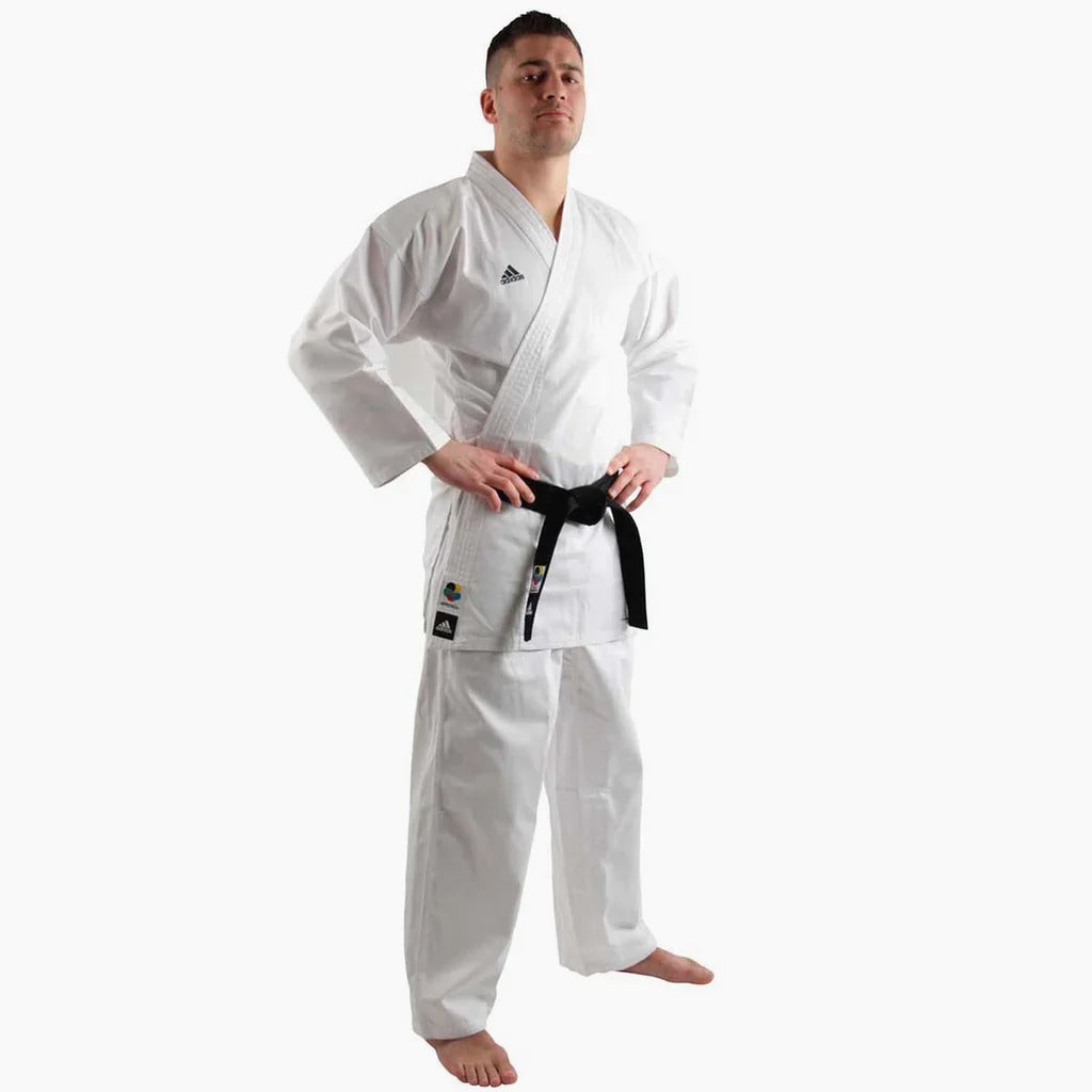 Uniforme Karate Adidas Club K220C WKF Poliester Algodon 220gsm Malla Climacool Aprobado para Competicion