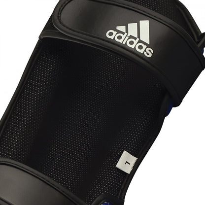Espinillera Adidas Pro Kickboxing ADIKBSI300 Rojo/Dorado Cuero Sintetico Padding EVA para Competicion y Entrenamiento